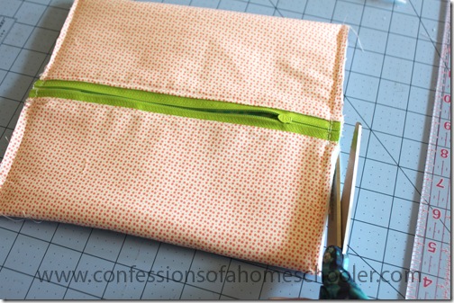 Quilted Zipper Pouch Sewing Tutorial - Confessions of a Homeschooler
