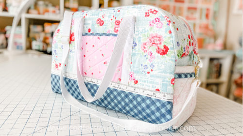 Quilty Weekend Zipper Tote // Tutorial! - Confessions of a Homeschooler